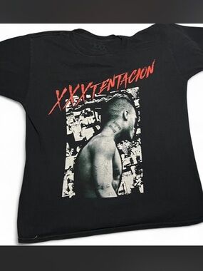 XXXTentacion Black & Red
Graphic Tee XS Revenge Bad. Vibes. Forever. Rap Shirt